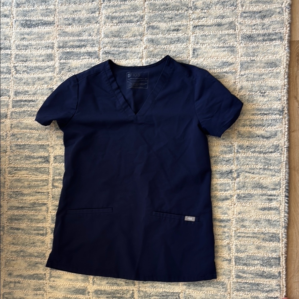 FIGS Casma Three-Pocket Scrub Top navy